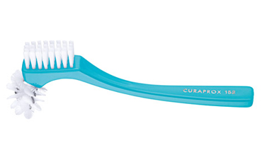 CURAPROX BDC SPAZZOLINO BREVETTATO PER DENTIERE 1 PEZZO COLORE AZZURRO - Luckyfarma.it